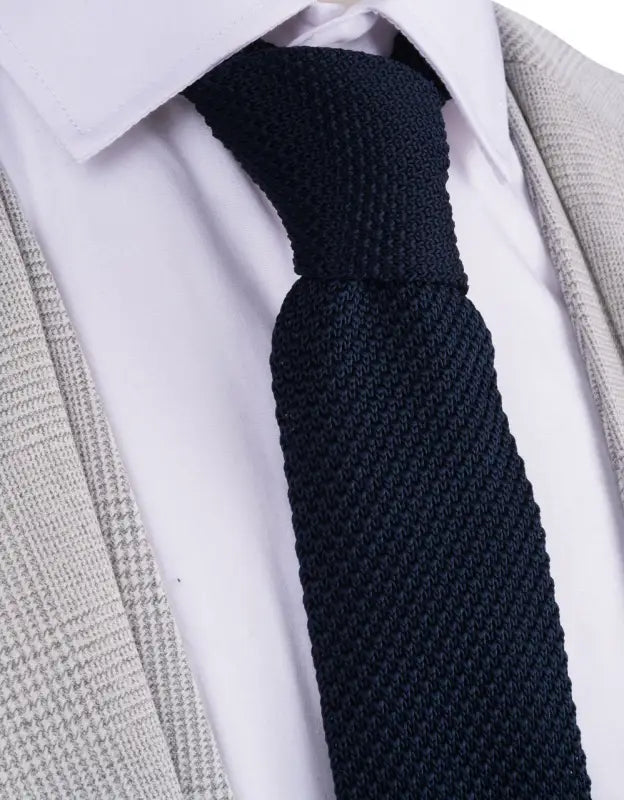 marineblåt slips