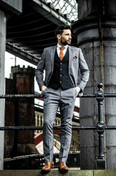 Dreiteiliger-Anzug-Jenson-Grau-Mix-und-Match-mit-schwarzer-weste